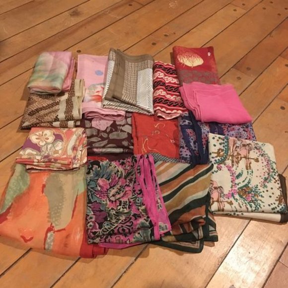 Scarfs - Picture 1 of 3